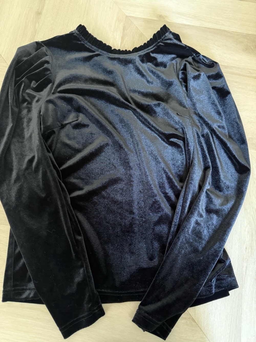 essue Black Velvet Long Sleeve Tee